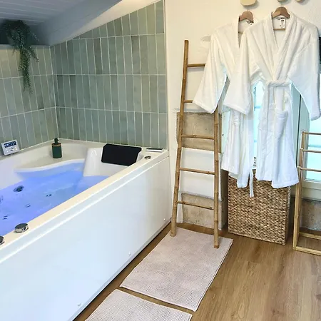 L 'ecrin - Balneo & Cineroom بيت للعطل بواتييه